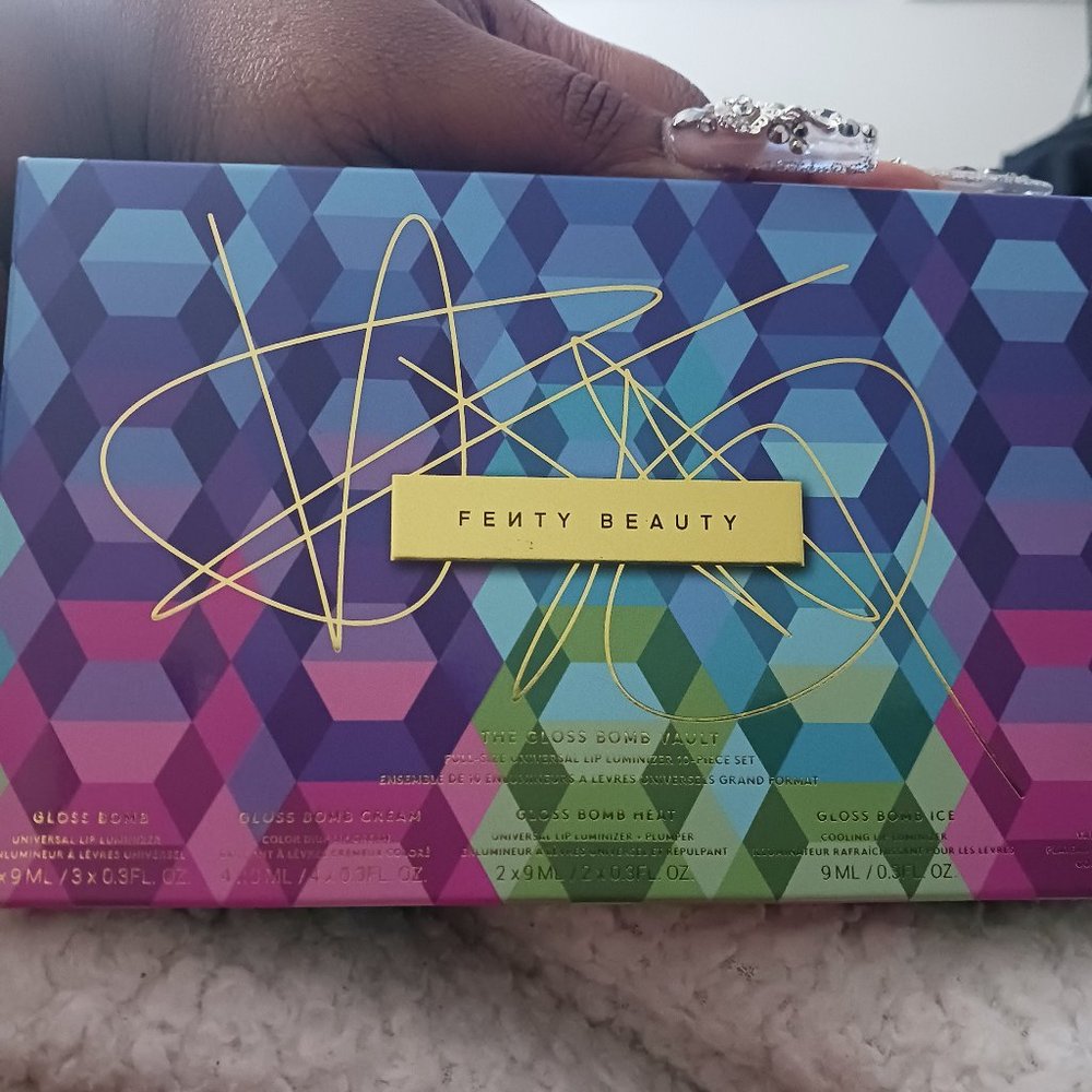 THE GLOSS BOMB VAULT FULL-SIZE UNIVERSAL LIP LUMINIZER 10-PIECE SET